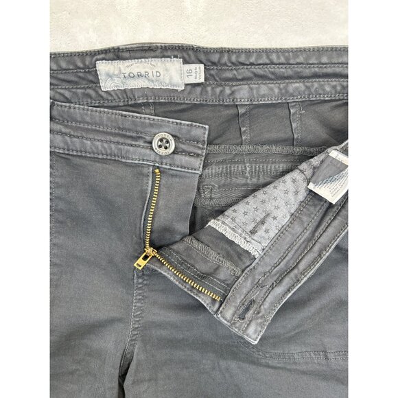 Torrid Shorts Womens 16 Plus Gray Bermuda Flat Front Canvas - Picture 3 of 7